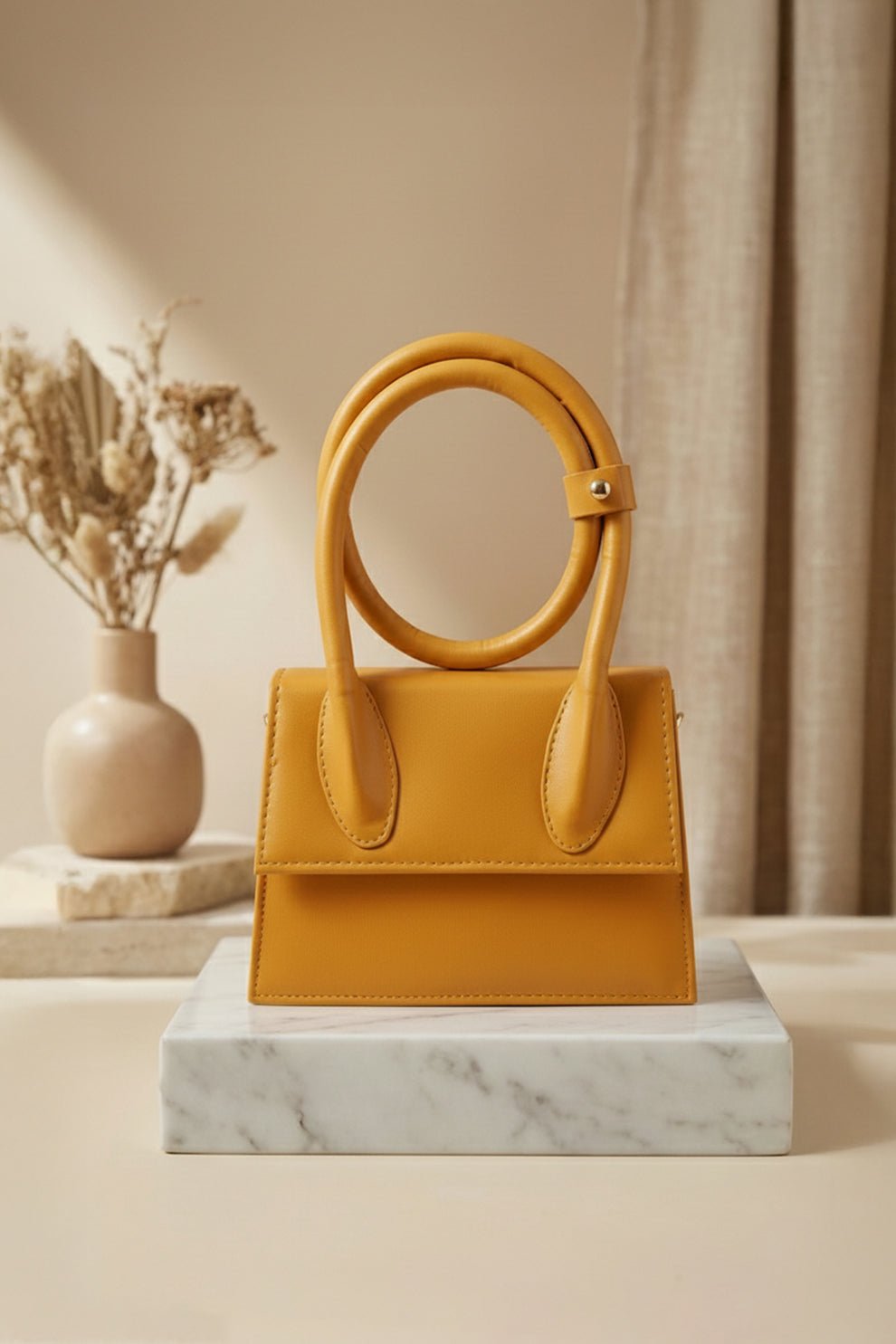 23_bc61899a-cc3b-4890-978c-9ad7cc6f0bf9 HandBag Jacqumues - Gold Yellow - Image 1